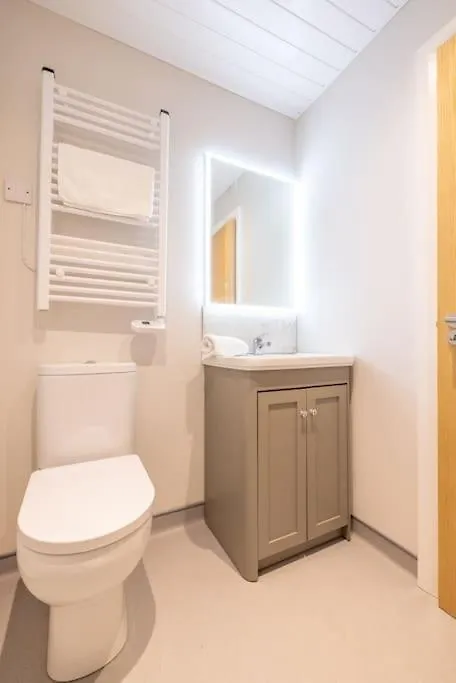 Newly Renovated 1 Bedroom Flat Close To Queens - 1 Belfast