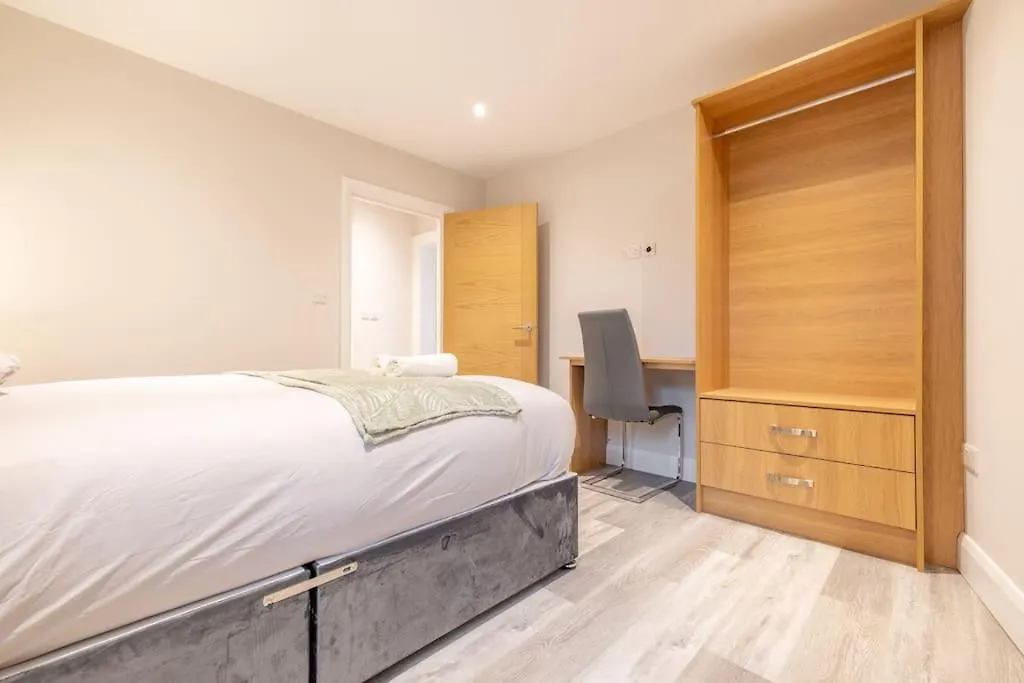 Newly Renovated 1 Bedroom Flat Close To Queens - 1 Belfast Apartment