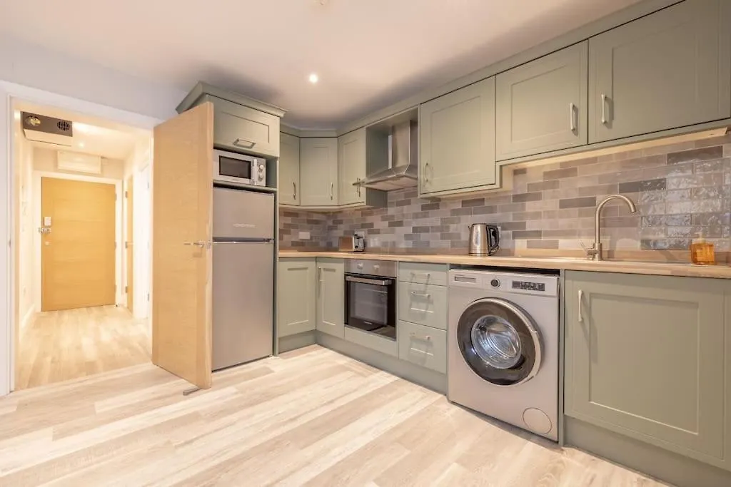 Newly Renovated 1 Bedroom Flat Close To Queens - 1 Belfast